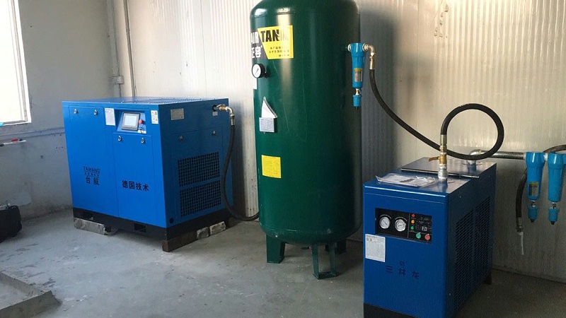 臺(tái)航節(jié)能空壓機(jī)