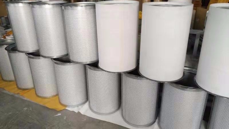 深圳螺桿空壓機廠家介紹“三濾”的更換方式方別是什么？